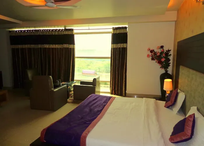 Premier King Suite